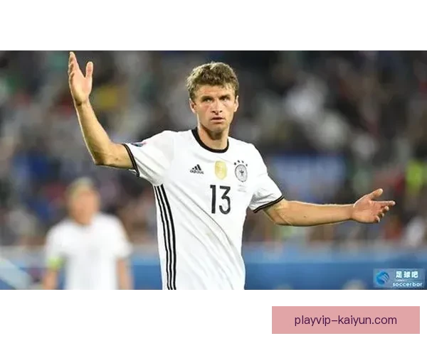 贝肯鲍尔全面的技术帮助年轻球员成长，德国足球未来备受期待